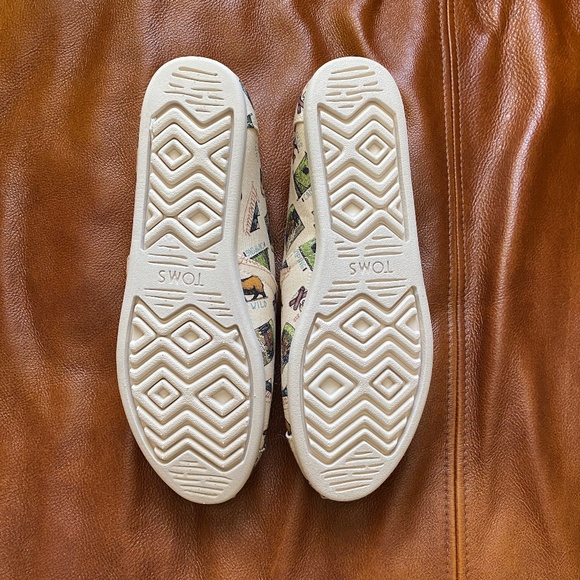 Tom’s canvas flats 9w (adventure motif) - Picture 2 of 3